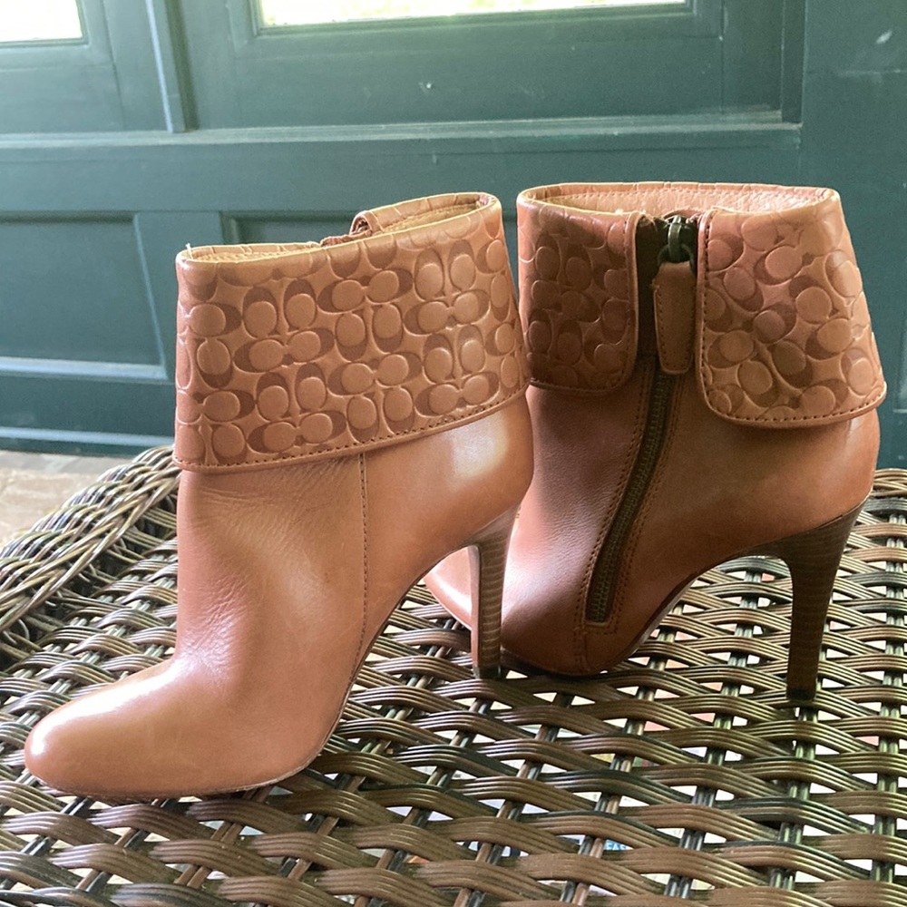Coach size 5 boots